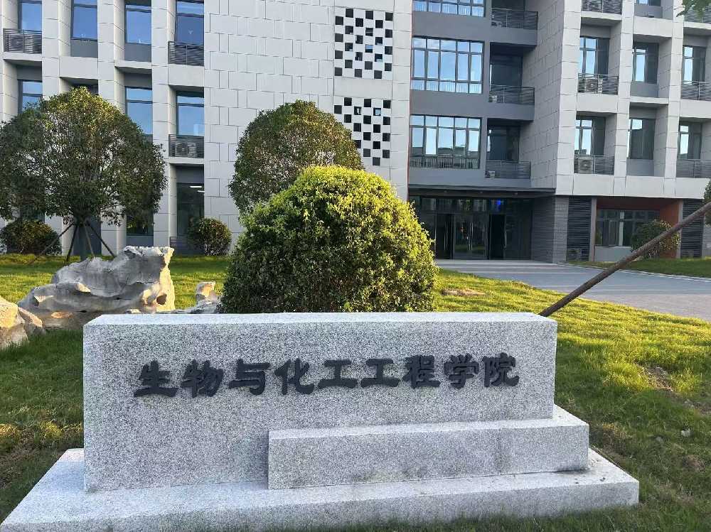 稻城县扬州职业大学体育场高杆灯项目